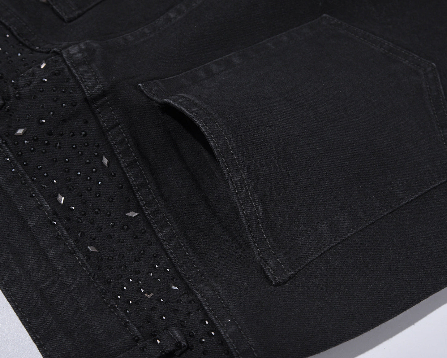 💥Christmas Sale 49% OFF👖 Rhinestone Embellished Slim-Fit Black Denim Jeans - Stretch Comfort with Sparkling Waistband for a Dazzling Look 💎🖤