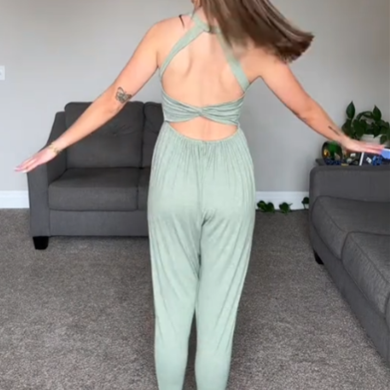 🥳2026 HOT SALE 🎀Twisted U-Neck Harem Jumpsuit – Flattering U-neck, gentle twist detail softens tummy. Side pockets for phone or specs. Easy pull-on, no tricky zips. Your new go-to for casual days. 🌸✨