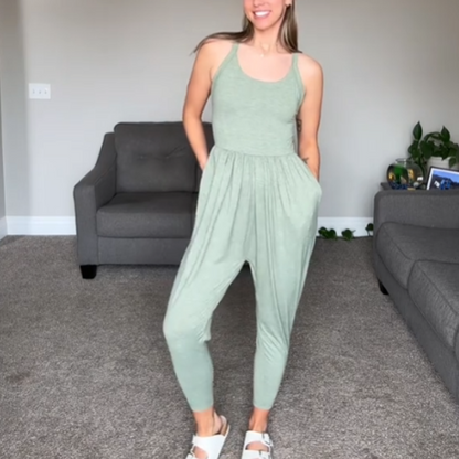🥳2026 HOT SALE 🎀Twisted U-Neck Harem Jumpsuit – Flattering U-neck, gentle twist detail softens tummy. Side pockets for phone or specs. Easy pull-on, no tricky zips. Your new go-to for casual days. 🌸✨