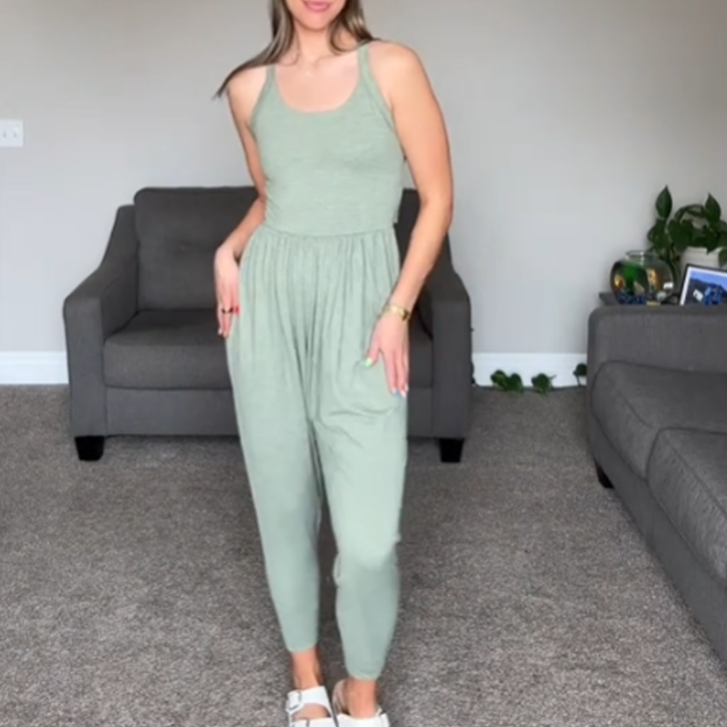 🥳2026 HOT SALE 🎀Twisted U-Neck Harem Jumpsuit – Flattering U-neck, gentle twist detail softens tummy. Side pockets for phone or specs. Easy pull-on, no tricky zips. Your new go-to for casual days. 🌸✨