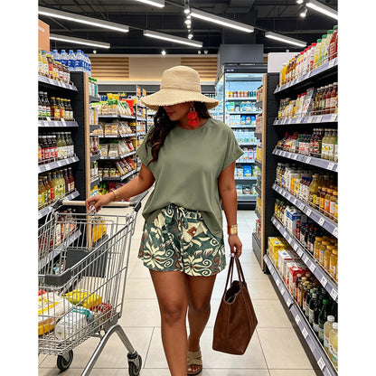 👕 LIMITED-TIME 50% OFF! ✨ Women's Plus Size 2-Piece Set – Batwing Top, Printed Shorts, Drawstring Waist 🌿