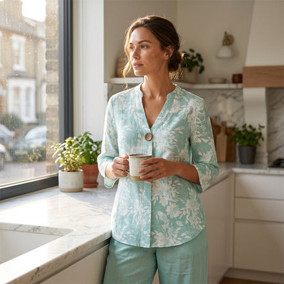 🔥✨ Stylish 2-piece set with V-neck – relaxed & flattering fit 👗